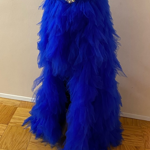 NWT Jovani Stunning Blue Feathered Gown with Silver Embellishments Size 12 (JR) - Picture 7 of 14